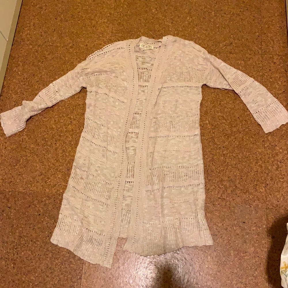 Light cardigan with no buttons
